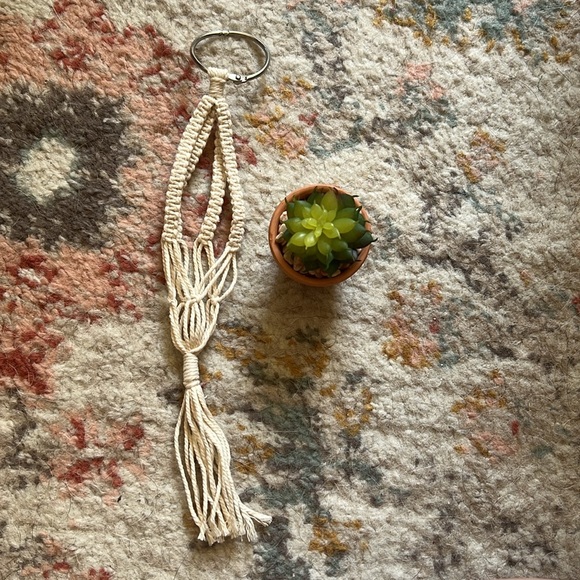 Macrame Rearview Mirror Plant - Picture 2 of 3